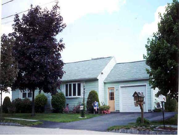 39 Syracuse Road Nashua, NH 03064 - Photo 1 of 5 Gallery Image 1
