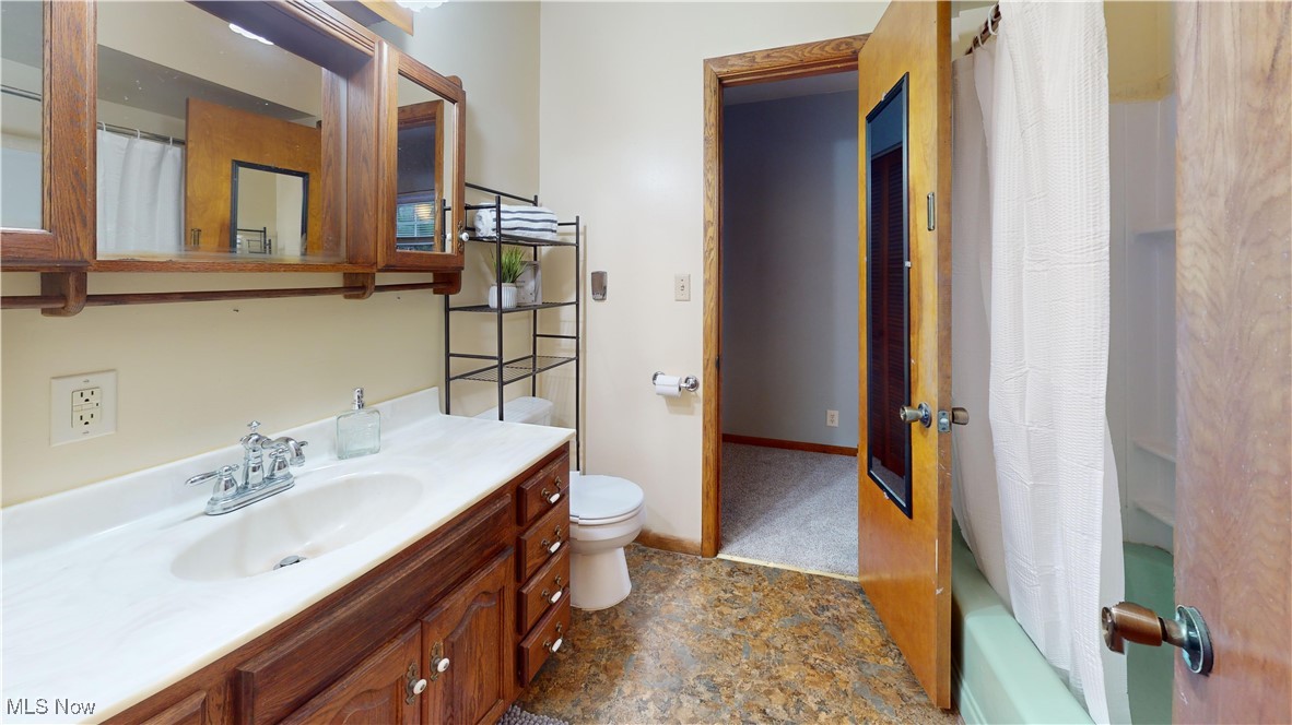 1641 Valley Mills Road Waverly, WV 26184 - Photo 29 of 43 2ND FLOOR BATHROOM W ENTRANCE FROM HALLWAY AND PRIMARY BEDROOM