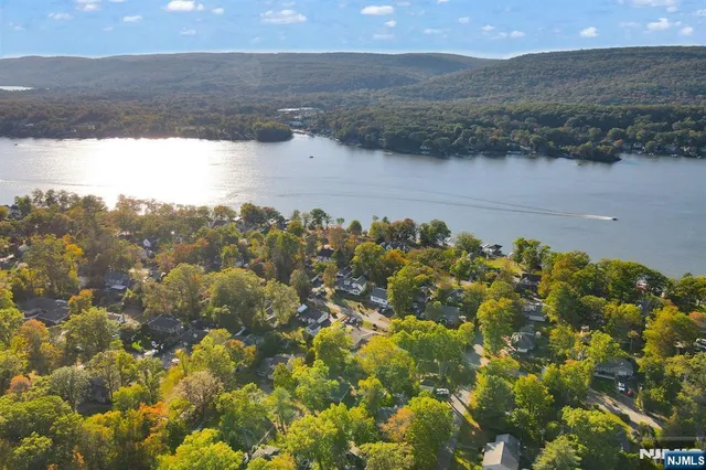 $799,900 | 32 Wanaque Road, West Milford, NJ 07421