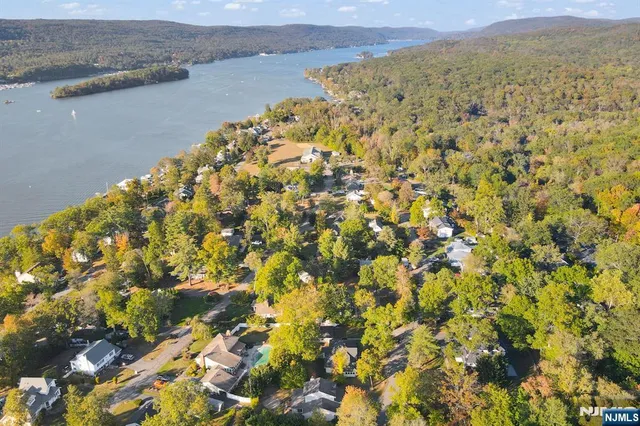 $799,900 | 32 Wanaque Road, West Milford, NJ 07421