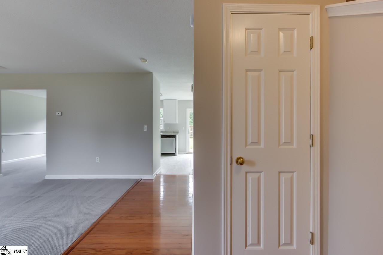 507 Flanders Court Greenville, SC 29607 - Photo 2 of 31 Gallery Image 2