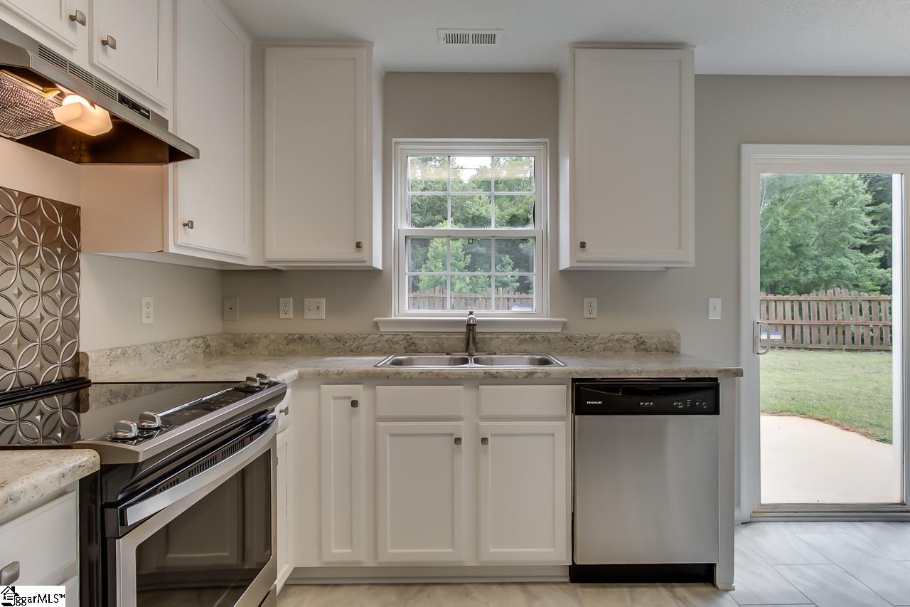 507 Flanders Court Greenville, SC 29607 - Photo 11 of 31 Gallery Image 11