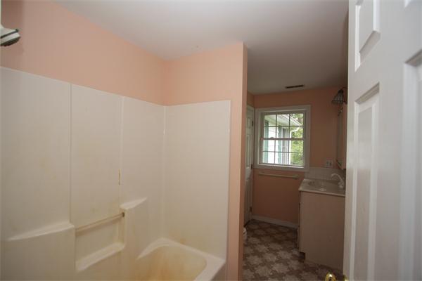 21 Redgate Road Dracut, MA 01826 - Photo 23 of 30 Gallery Image 23