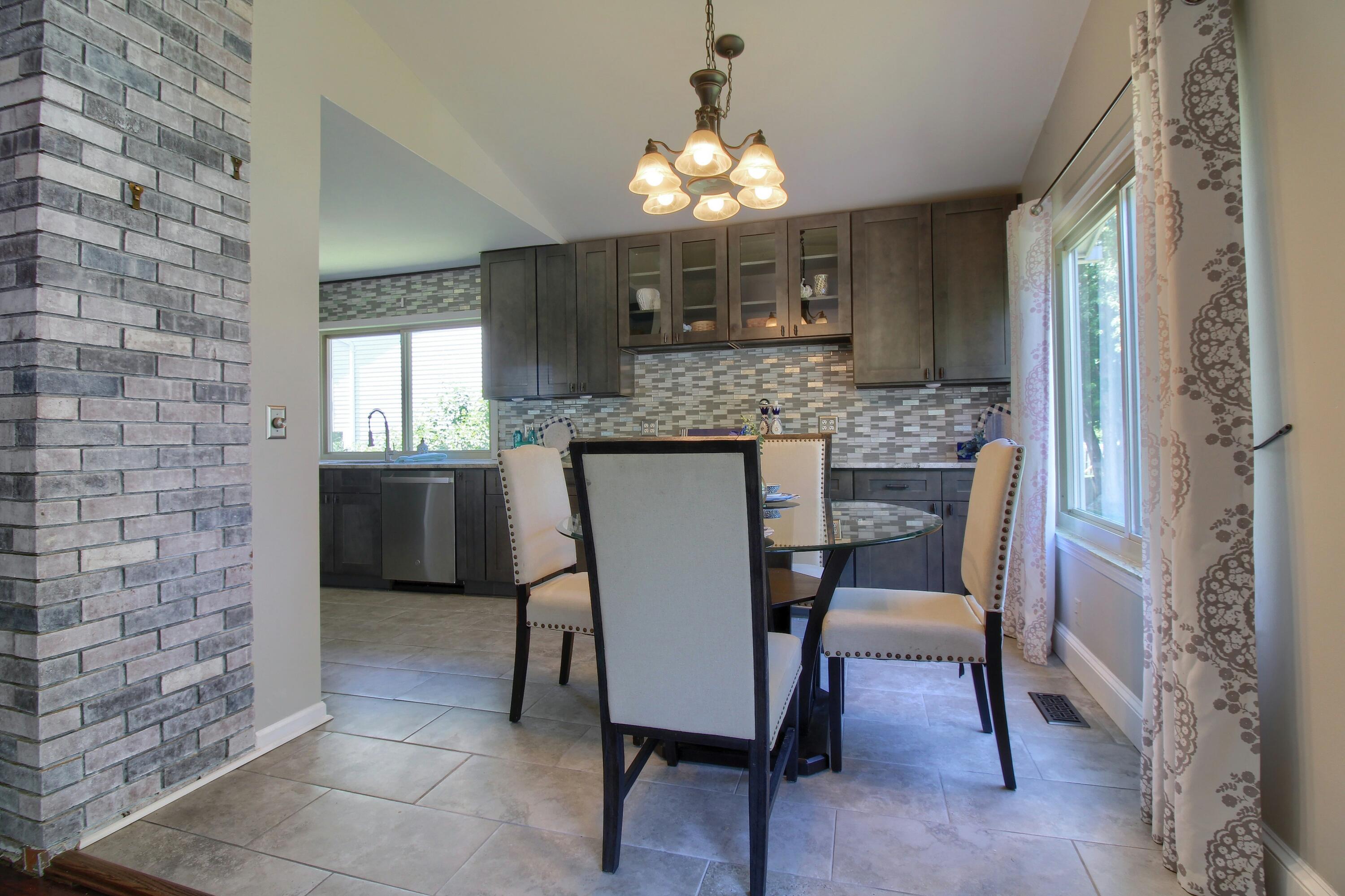 42608 Hanford Road Canton, MI 48187 - Photo 12 of 32 12-Breakfast-Nook