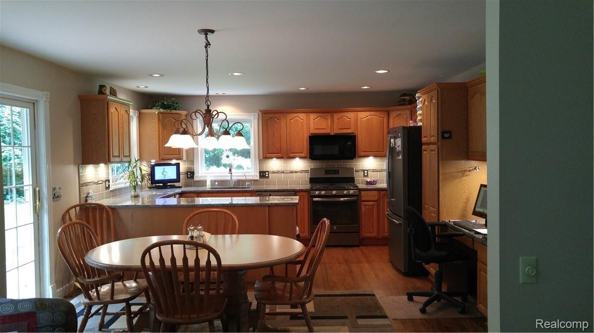 30525 Rockshire Avenue Farmington, MI 48334 - Photo 5 of 25 Kitchen 2.jpg