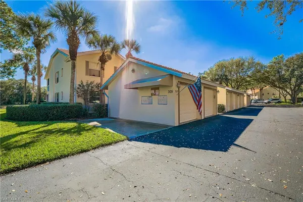 $299,900 | 305 Robin Hood Circle, Unit 101, Naples, FL 34104