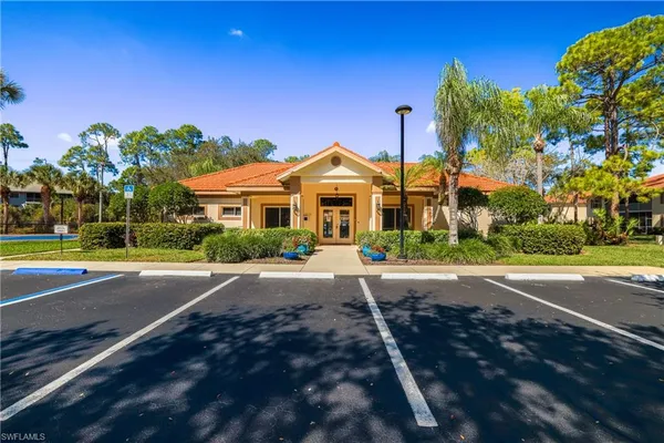 $299,900 | 305 Robin Hood Circle, Unit 101, Naples, FL 34104