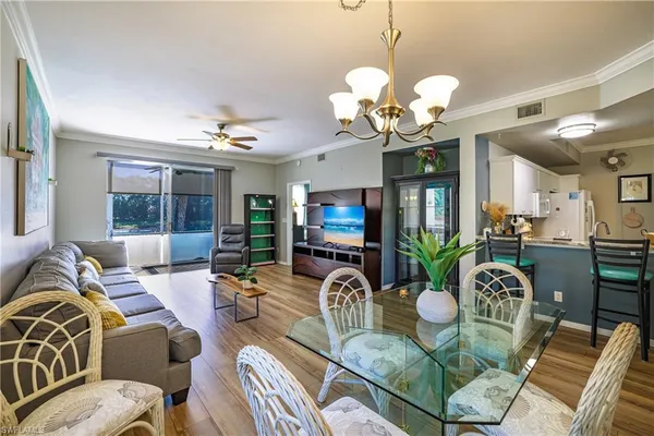 $299,900 | 305 Robin Hood Circle, Unit 101, Naples, FL 34104