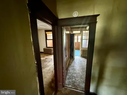 a view of empty room with window