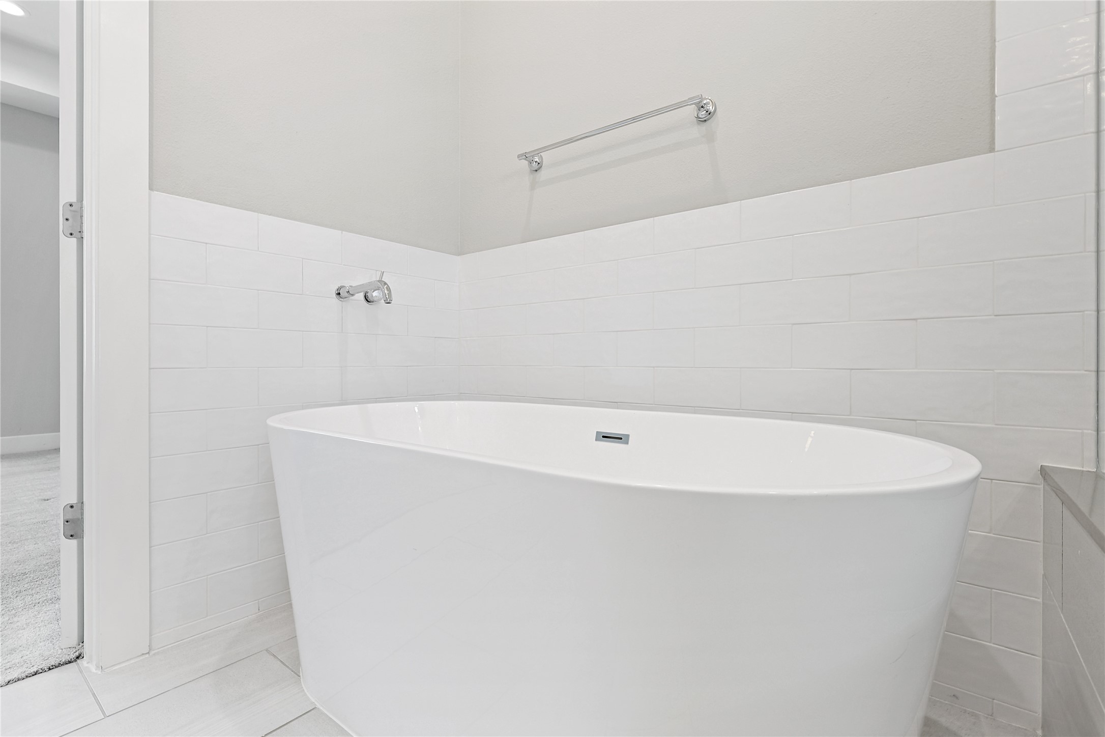 1222 Upton Street Houston, TX 77020 - Photo 25 of 41 Spa- inspired primary bath with the soaking tub