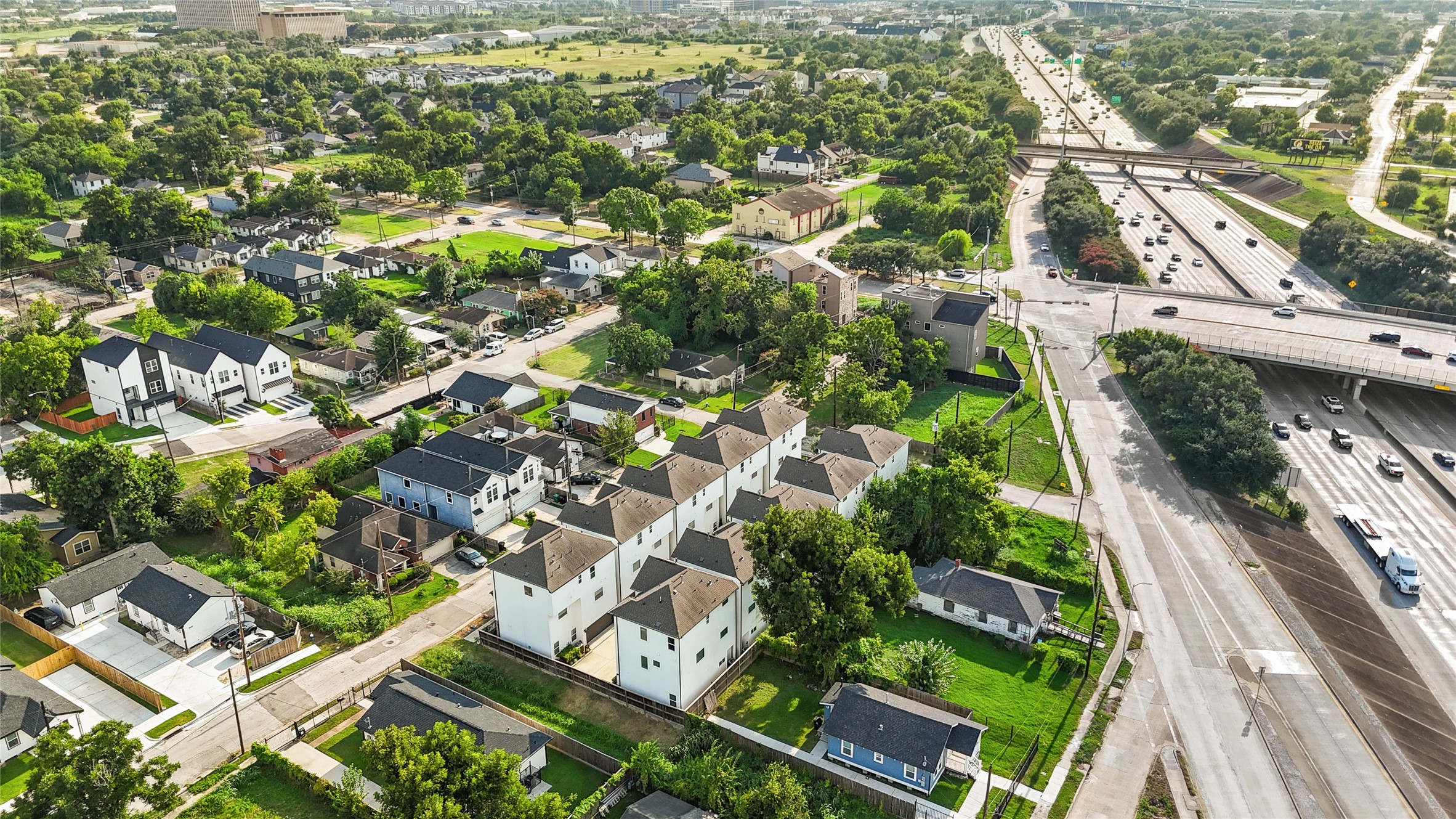 1222 Upton Street Houston, TX 77020 - Photo 36 of 41 an aerial view of residential houses with outdoor space