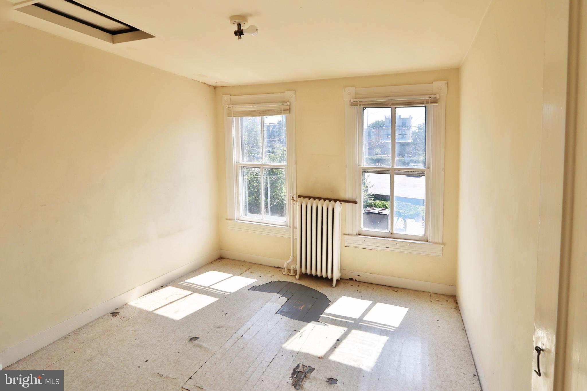 3529 Roland Avenue Baltimore, MD 21211 - Photo 12 of 16 Back 3rd bedroom