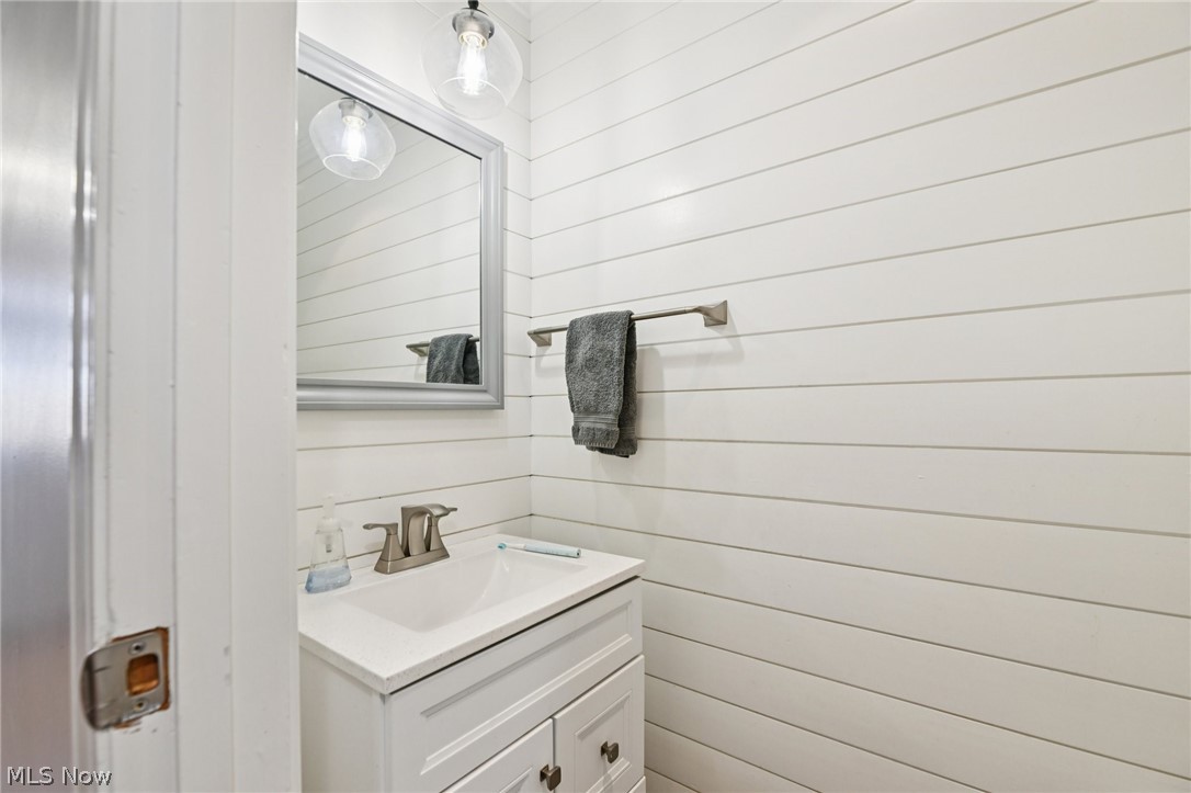 520 Gibbs Road Akron, OH 44312 - Photo 9 of 45 HALLWAY HALF BATH