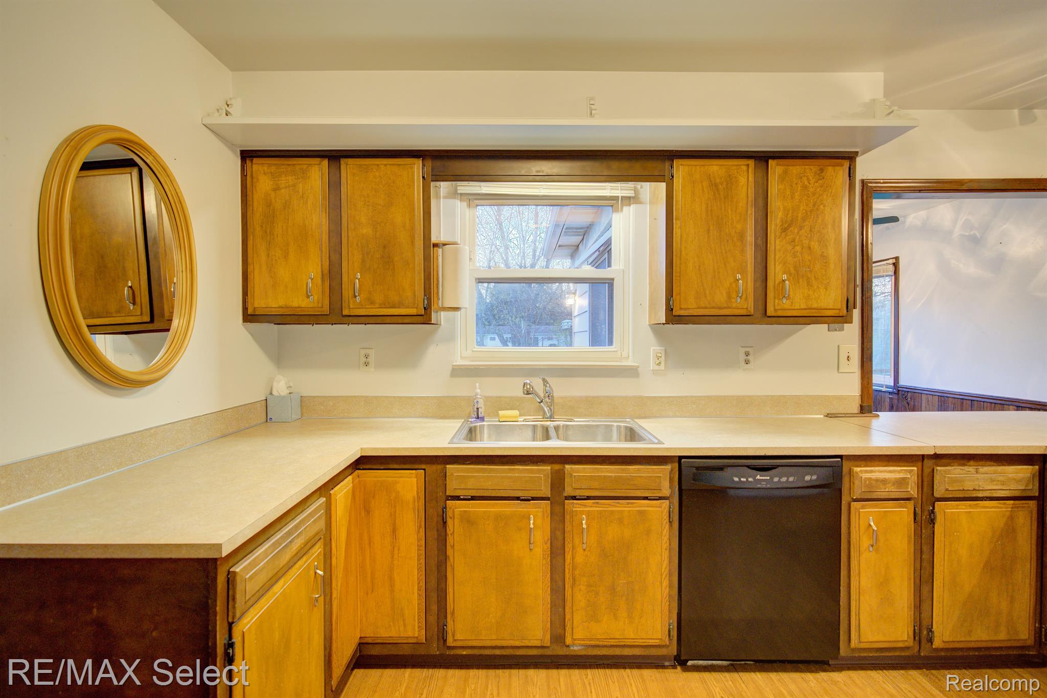 1424 South Graham Road Flint, MI 48532 - Photo 11 of 32 Gallery Image 11
