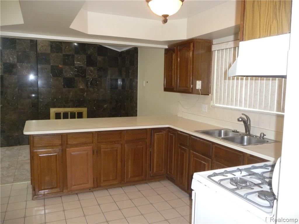 2805 Common Road Warren, MI 48092 - Photo 14 of 43