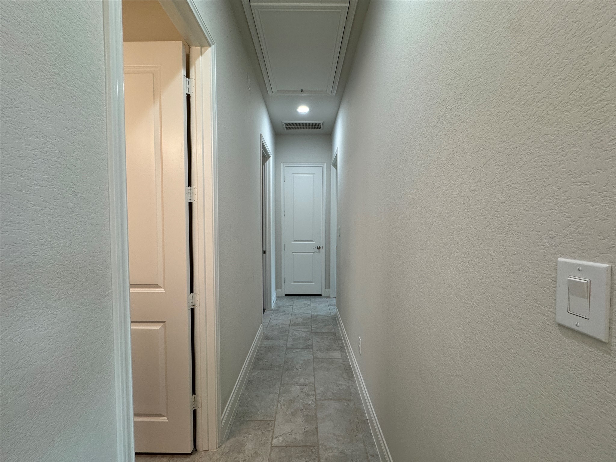10323 Granite Court Rosharon, TX 77583 - Photo 3 of 44 a view of a hallway
