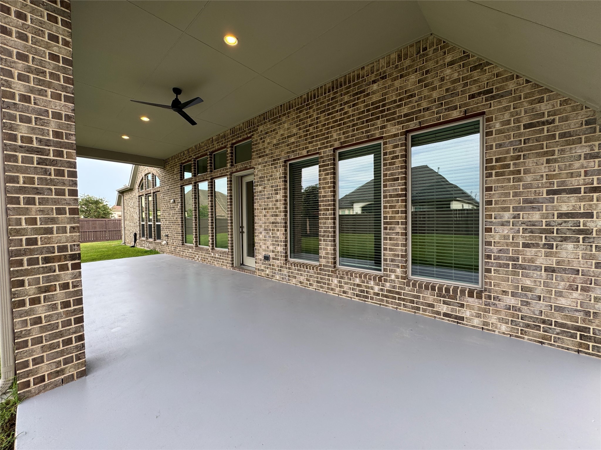10323 Granite Court Rosharon, TX 77583 - Photo 31 of 44 a view of a porch with a table and chairs