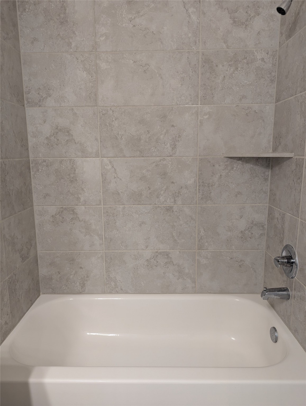 10323 Granite Court Rosharon, TX 77583 - Photo 7 of 44 a bathroom with a bathtub