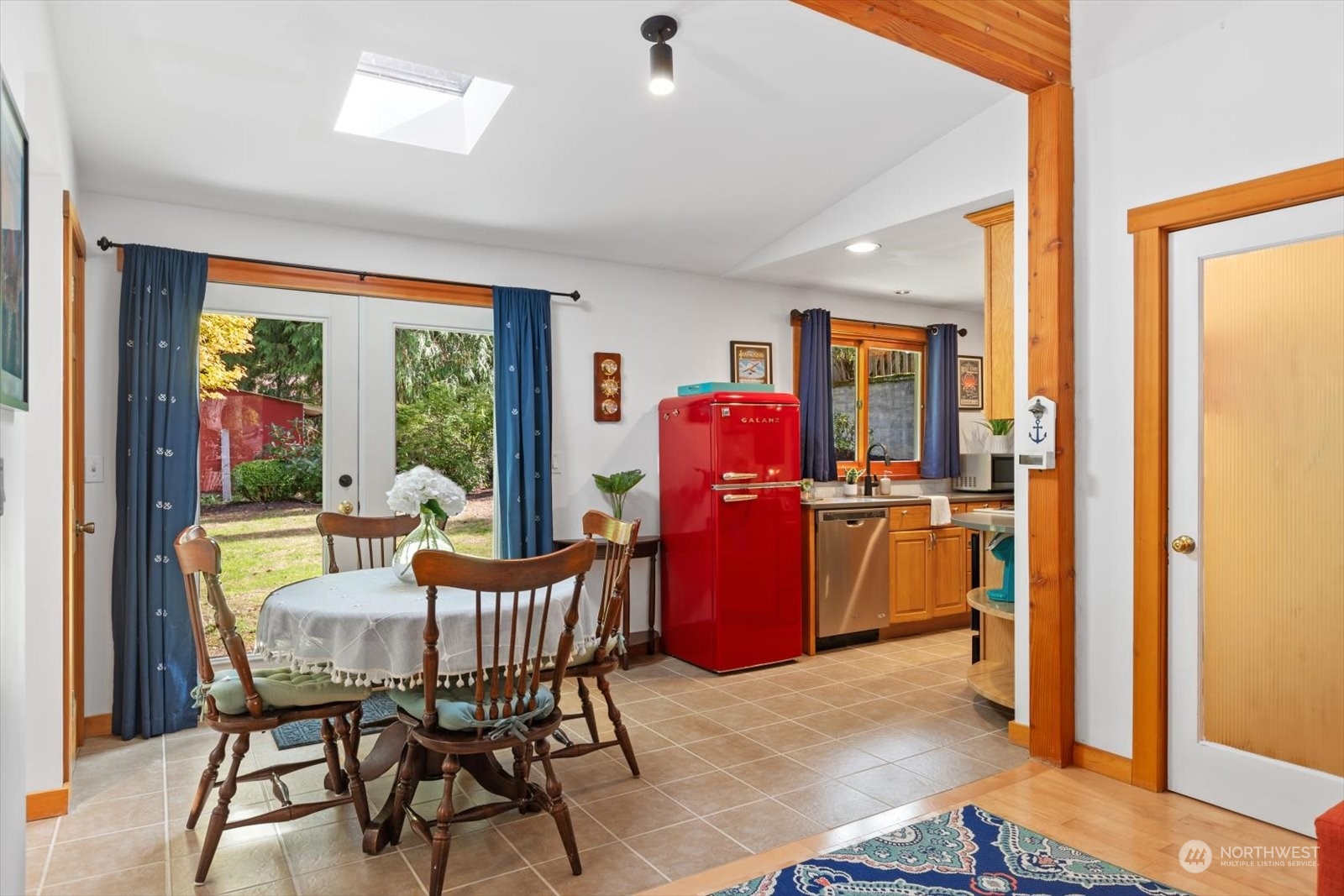 15908 68th Avenue West Edmonds, WA 98026 - Photo 30 of 40 a dining room with furniture and window