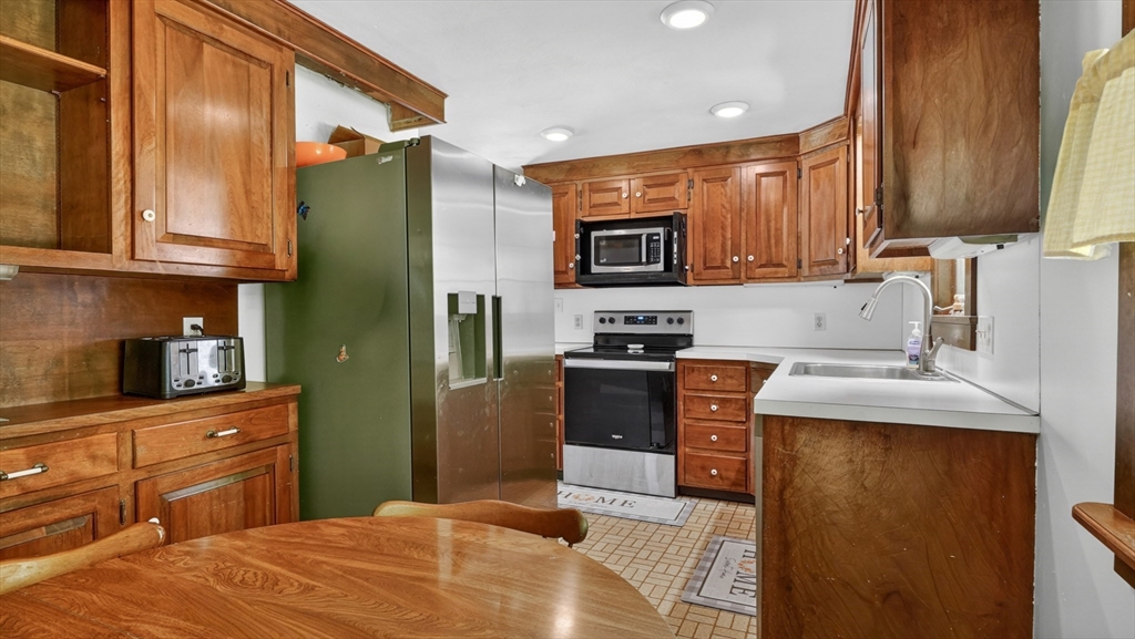 31 Shaker Road Westfield, MA 01085 - Photo 12 of 36