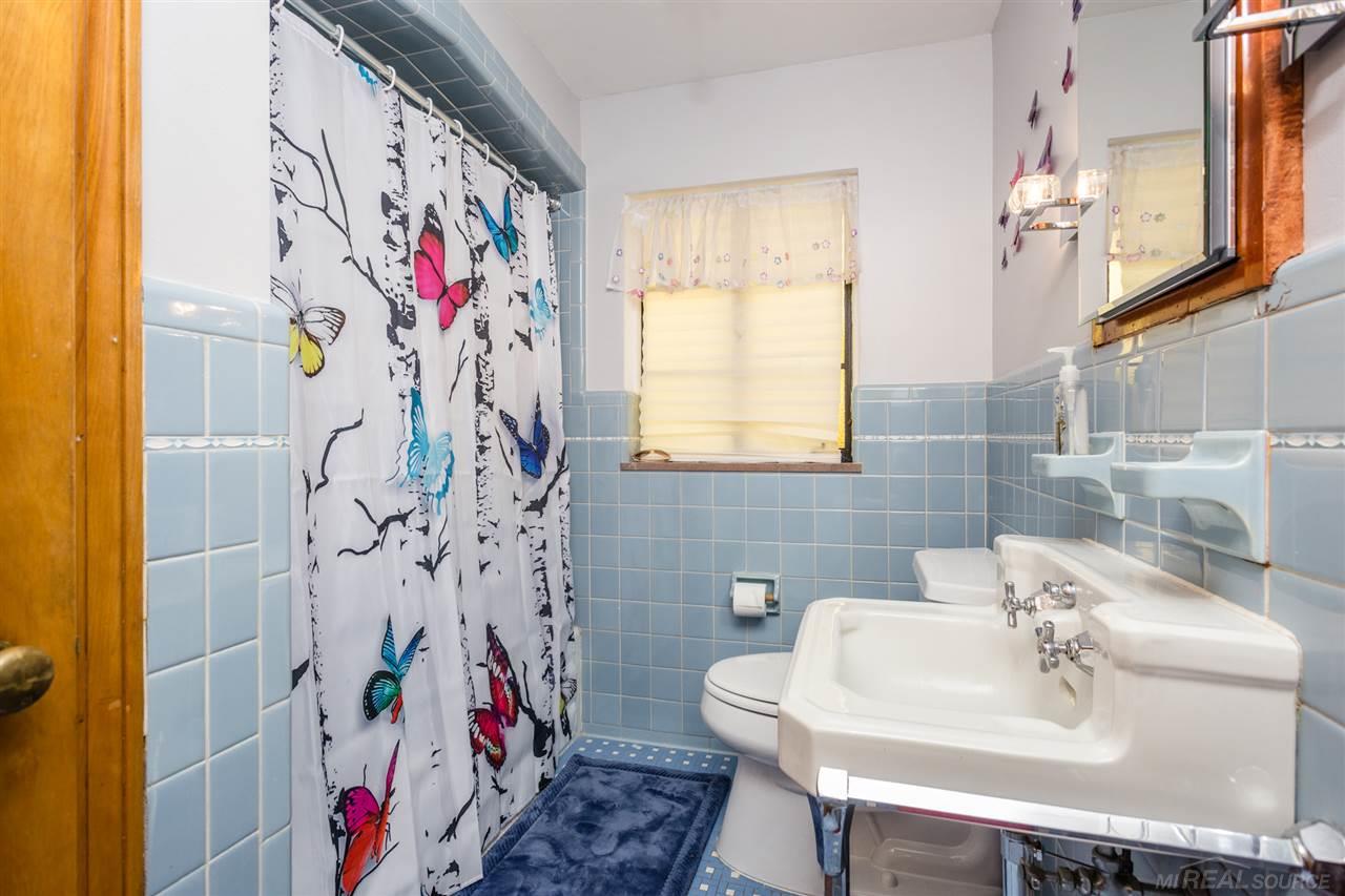 1204 Bedford Road Grosse Pointe, MI 48230 - Photo 20 of 29 50023337-19.JPG