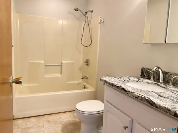 $2,800 | 139 Songbird Lane, Unit 139, Farmington, CT 06032