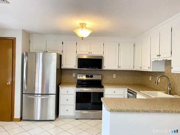 $2,800 | 139 Songbird Lane, Unit 139, Farmington, CT 06032