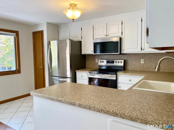 $2,800 | 139 Songbird Lane, Unit 139, Farmington, CT 06032