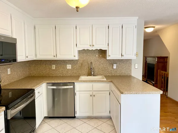 $2,800 | 139 Songbird Lane, Unit 139, Farmington, CT 06032