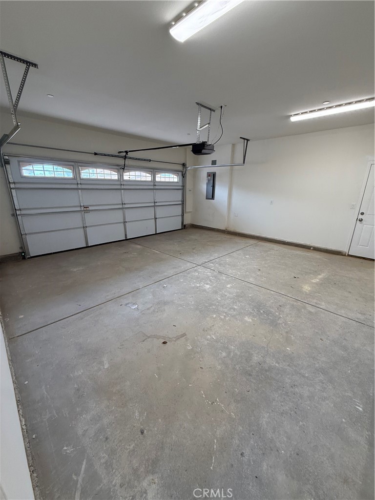 7398 North Maple Fontana, CA 92336 - Photo 18 of 24 Garage