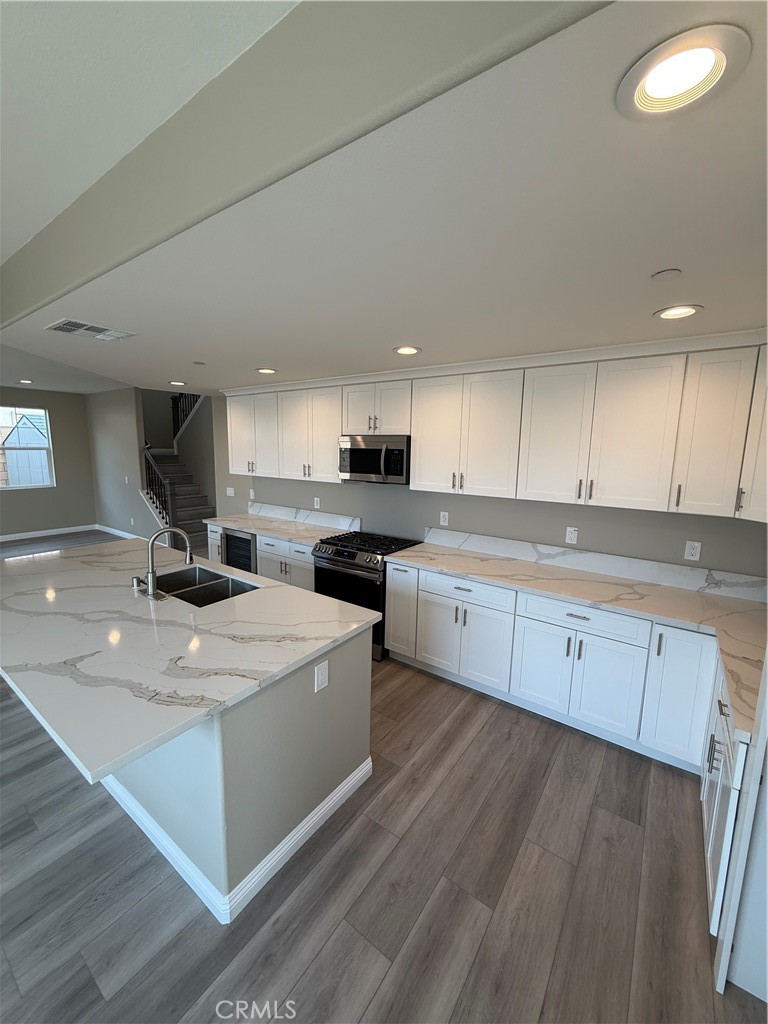 7398 North Maple Fontana, CA 92336 - Photo 7 of 24 Kitchen