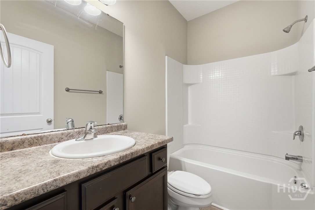 1297 Talmadge Road Allenhurst, GA 31301 - Photo 26 of 32 Full hallway bathroom