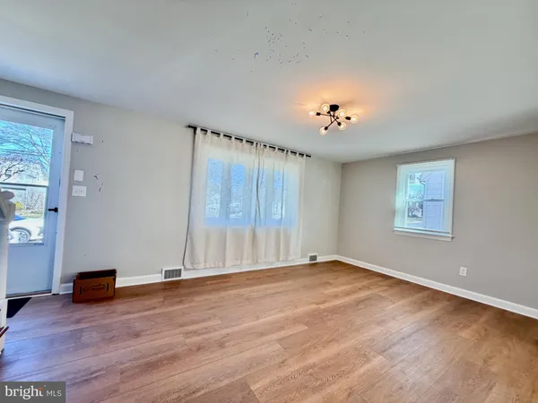 $3,250 | 255 Regina Avenue, Hamilton, NJ 08619