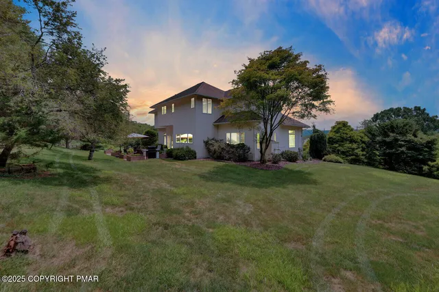 $799,000 | 648 Marion Lane, Brodheadsville, PA 18322