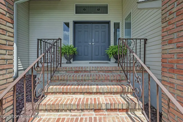 $799,000 | 648 Marion Lane, Brodheadsville, PA 18322