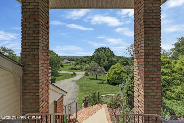 $799,000 | 648 Marion Lane, Brodheadsville, PA 18322