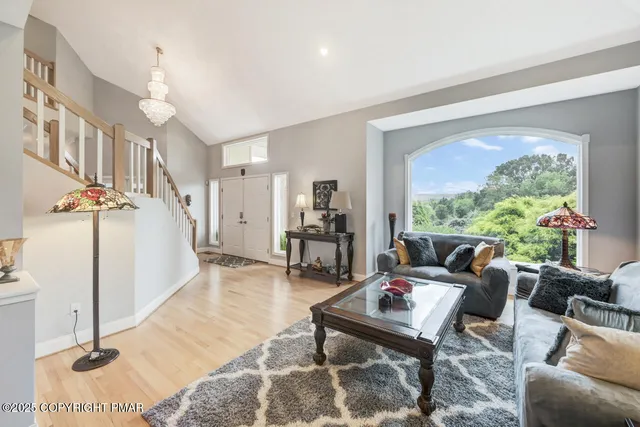 $799,000 | 648 Marion Lane, Brodheadsville, PA 18322