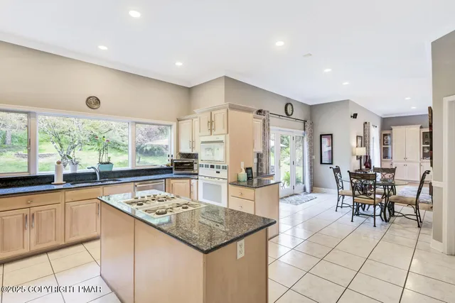 $799,000 | 648 Marion Lane, Brodheadsville, PA 18322