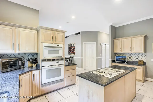 $799,000 | 648 Marion Lane, Brodheadsville, PA 18322