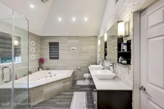 $799,000 | 648 Marion Lane, Brodheadsville, PA 18322