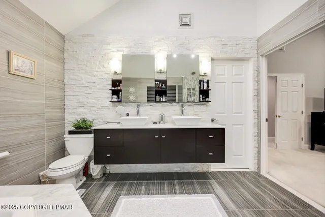 $799,000 | 648 Marion Lane, Brodheadsville, PA 18322