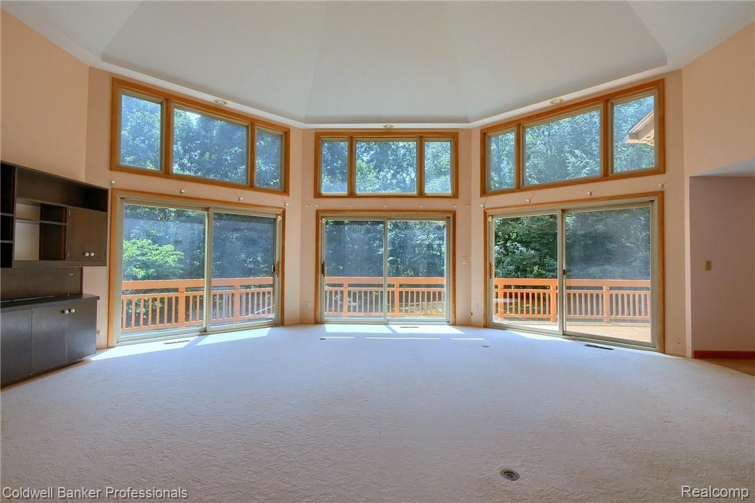 18878 Hannan Road New Boston, MI 48164 - Photo 14 of 42 014-Family_Room.jpg