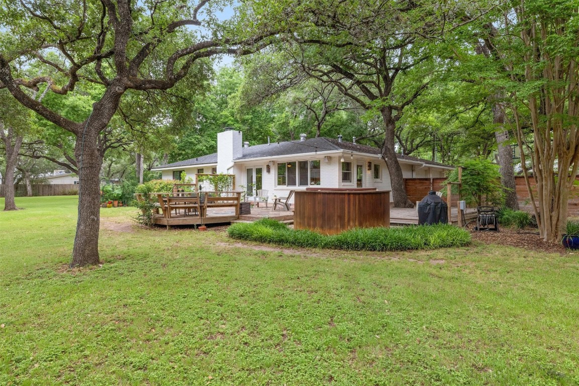Stunning West Lake Hills gem!abundant lawn space and is enclosed by wood privacy fence.
