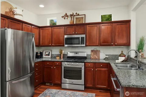 $1,125,000 | 2422 Northeast Keystone Court, Issaquah, WA 98029