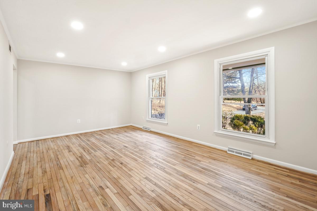 22816 Frederick Road Clarksburg, MD 20871 - Photo 5 of 31 Front Living Room