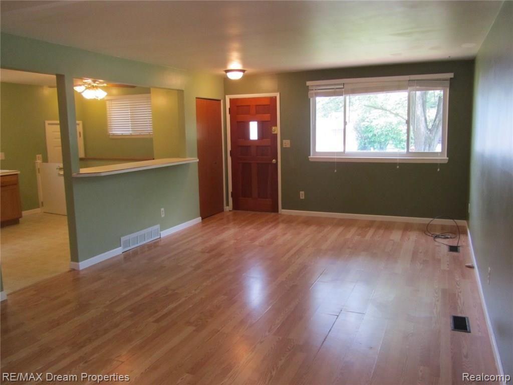 19189 Inkster Road Livonia, MI 48152 - Photo 2 of 20 IMG_5966.JPG