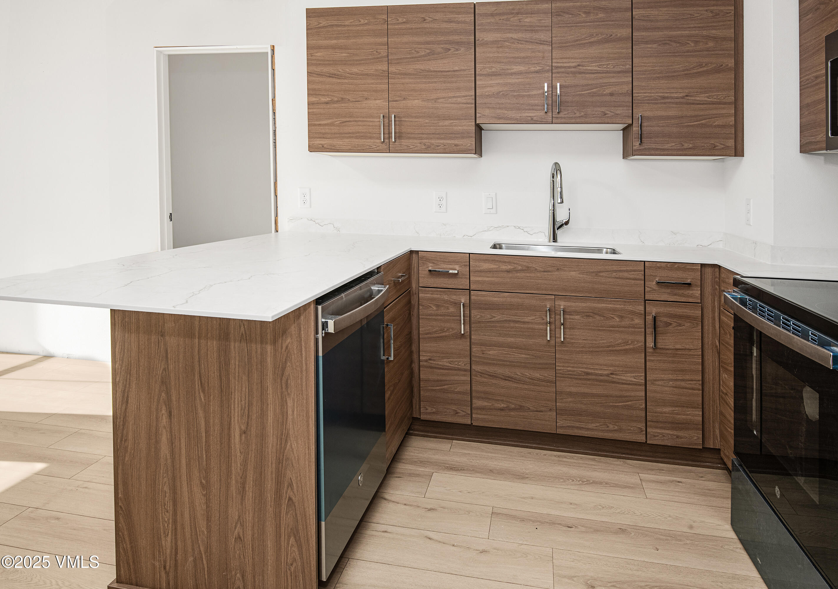 1200 Capitol Street, Unit 101 Eagle, CO 81631 - Photo 3 of 33 a bathroom with a sink and a mirror