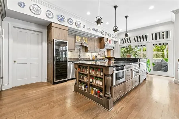 $1,300,000 | 19 Rue Royale, Metairie, LA 70002