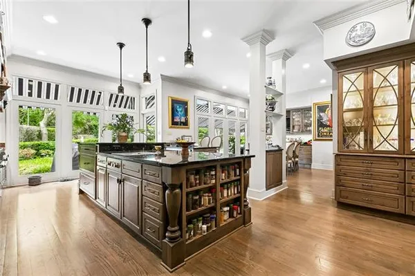 $1,300,000 | 19 Rue Royale, Metairie, LA 70002