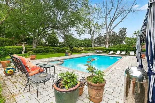 $1,300,000 | 19 Rue Royale, Metairie, LA 70002
